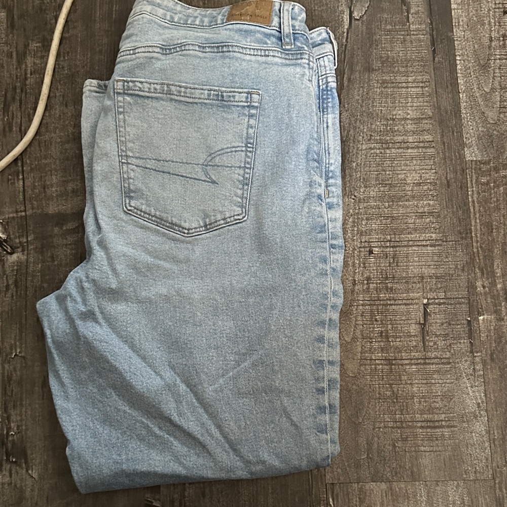 American Eagle Outfitters Light Wash Boyfriend Jeans